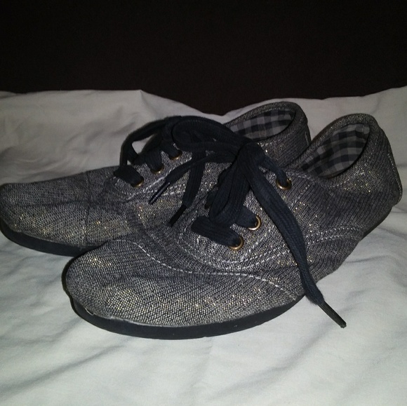 Women's Gray Sparkly Tom's. 7.5M. - Picture 1 of 3